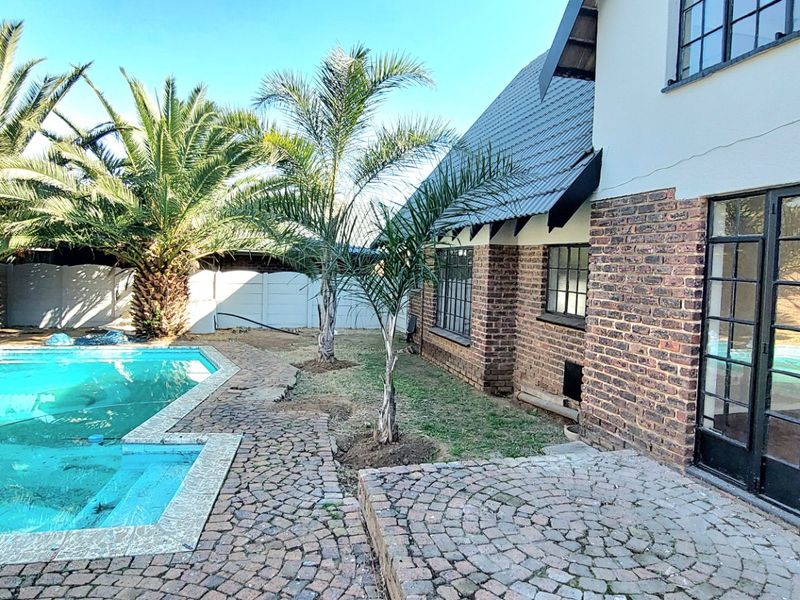 Hot off the press spectacular family home  - Photo 2