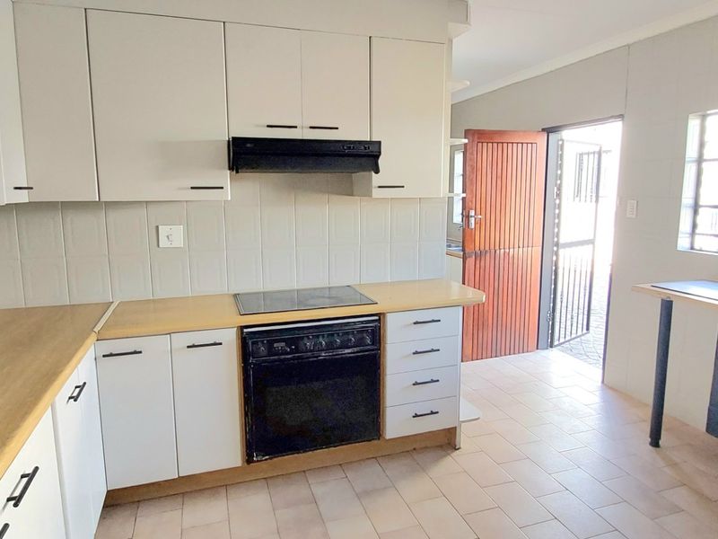 Hot off the press spectacular family home  - Photo 10
