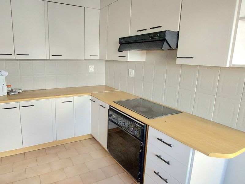 Hot off the press spectacular family home  - Photo 9