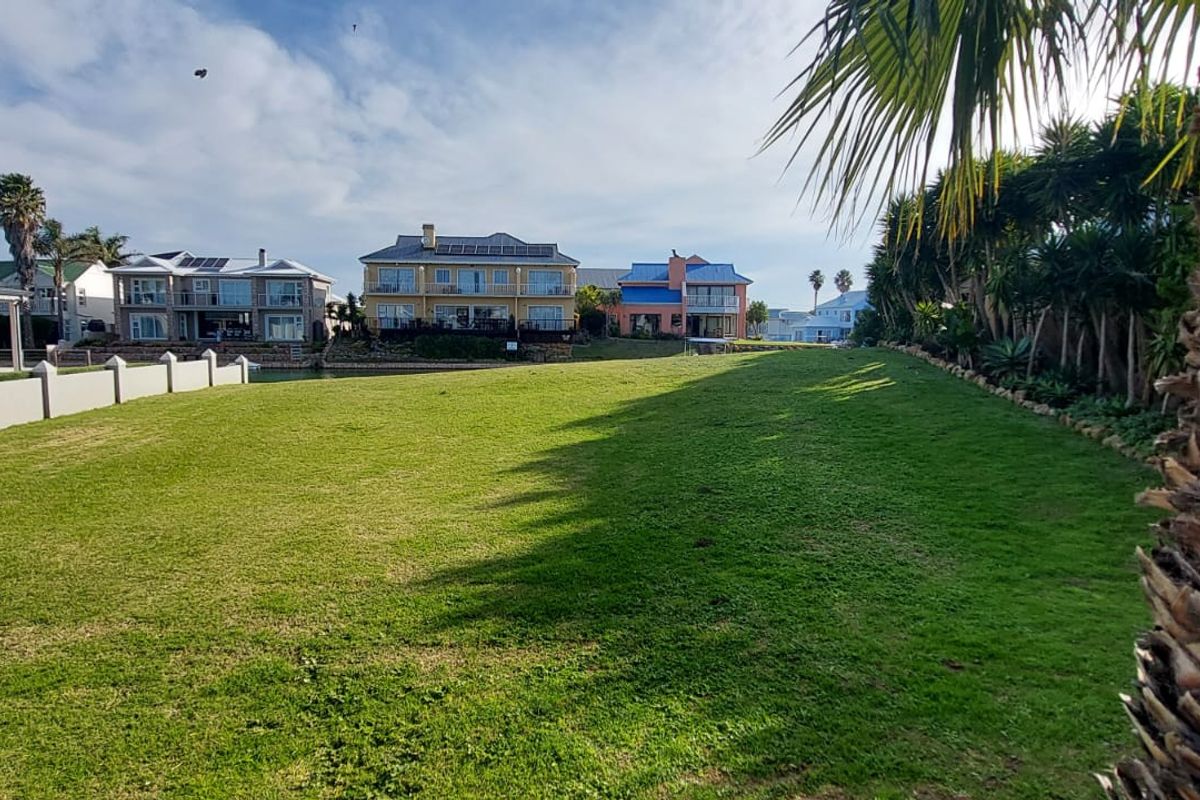 Prime 659m2 Vacant Land for Sale in Marina Martinique - Photo 3