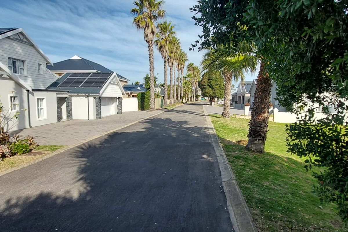 Prime 659m2 Vacant Land for Sale in Marina Martinique - Photo 2