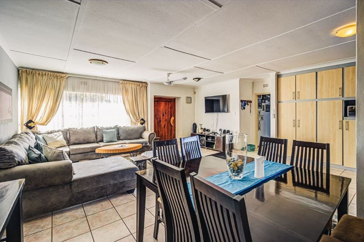 Spacious Four-Bedroom Home with Separate Granny Flat - Photo 2