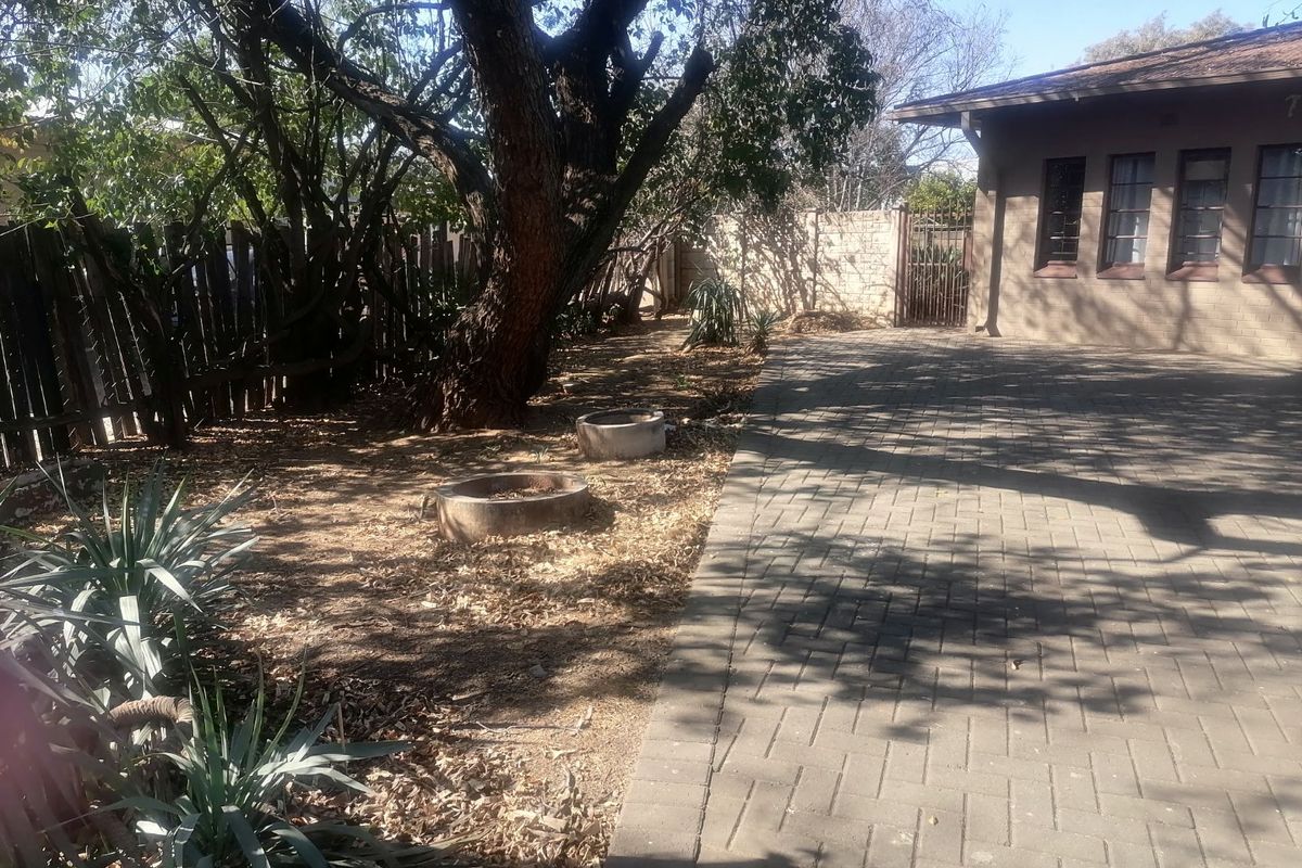Lovely, neat 3 Bedroom family home for sale in Wilgehof, Bloemfontein  - Photo 4