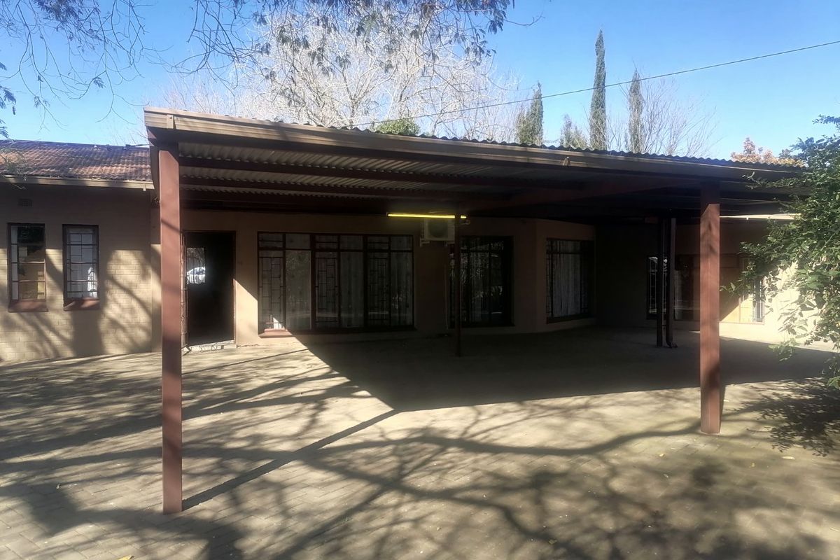 Lovely, neat 3 Bedroom family home for sale in Wilgehof, Bloemfontein  - Photo 3