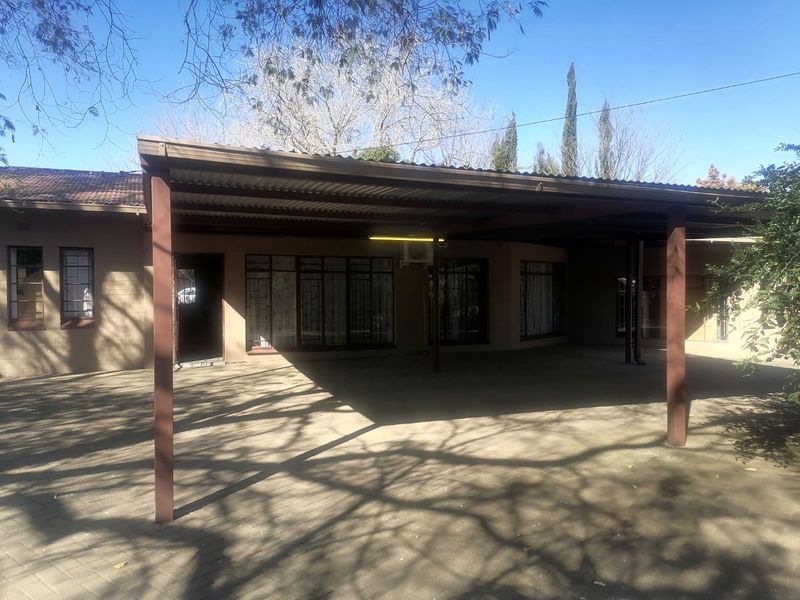 Lovely, neat 3 Bedroom family home for sale in Wilgehof, Bloemfontein  - Photo 3