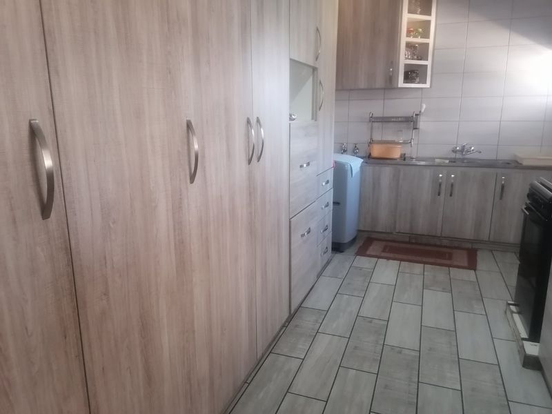 Lovely, neat 3 Bedroom family home for sale in Wilgehof, Bloemfontein  - Photo 10