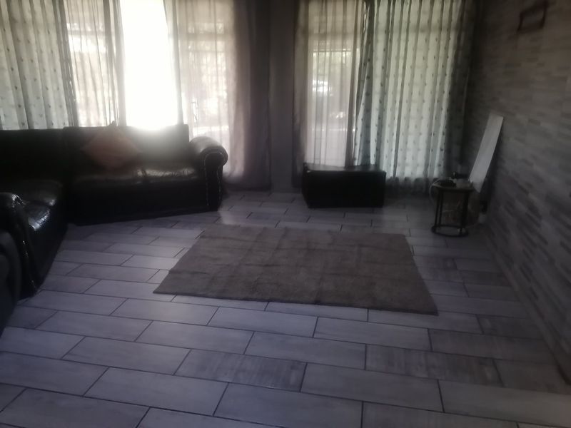 Lovely, neat 3 Bedroom family home for sale in Wilgehof, Bloemfontein  - Photo 7