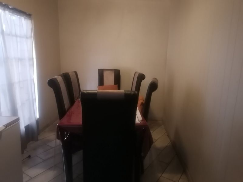 Lovely, neat 3 Bedroom family home for sale in Wilgehof, Bloemfontein  - Photo 8