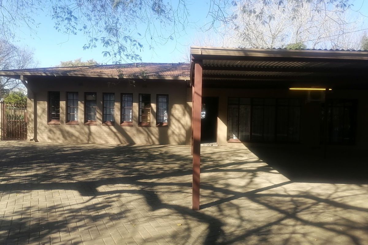 Lovely, neat 3 Bedroom family home for sale in Wilgehof, Bloemfontein  - Photo 2