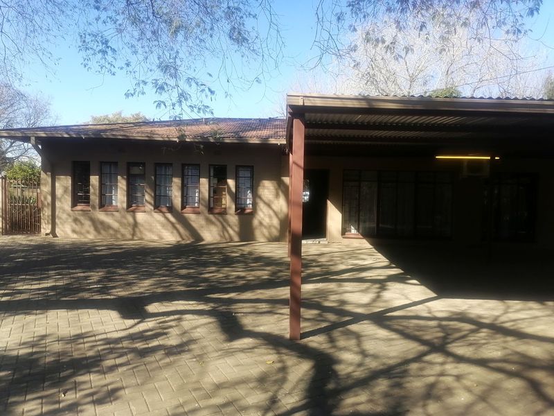 Lovely, neat 3 Bedroom family home for sale in Wilgehof, Bloemfontein  - Photo 2