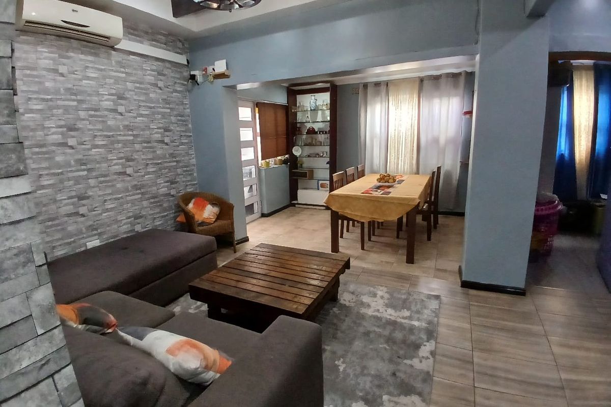 Charming 3-Bedroom Family Home for Sale in Heideveld - Photo 2