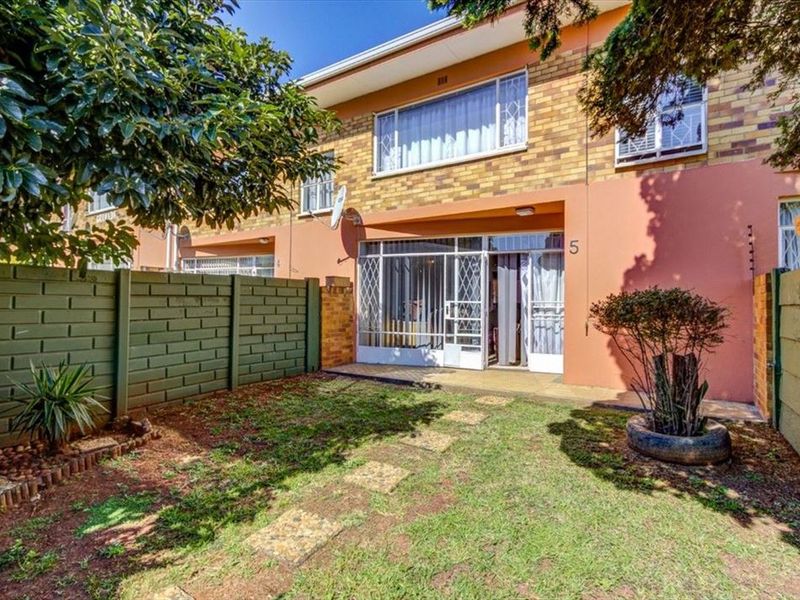 Charming Two-Bedroom Home with Garage and Pantry - Photo 3