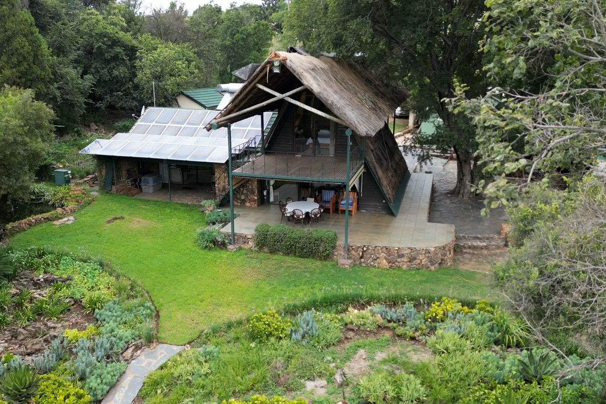 Magnificent!! 6 adjoining Farms, 327 hectares, 7.5 km of river, 4 houses and more, teeming with game - Photo 2