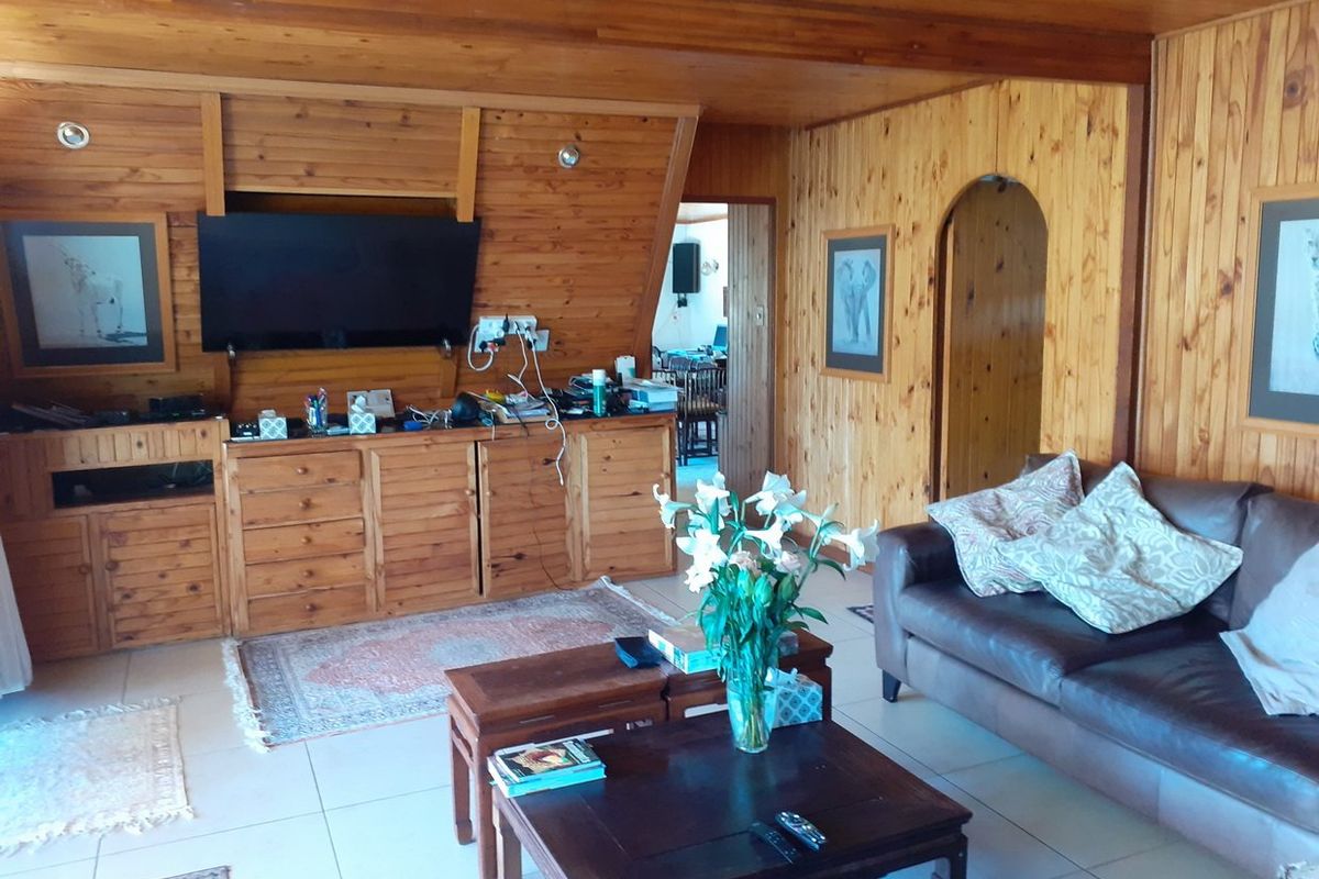 Magnificent!! 6 adjoining Farms, 327 hectares, 7.5 km of river, 4 houses and more, teeming with game - Photo 4