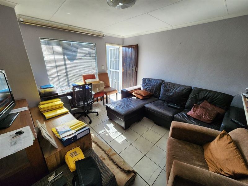 Perfect Lock-Up-and-Go with Pool - Photo 2