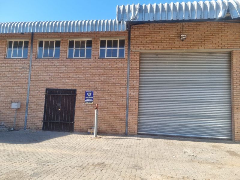 PRIME INDUSTRIAL WAREHOUSE AVAILABLE IMMEDIATLY  - Photo 2