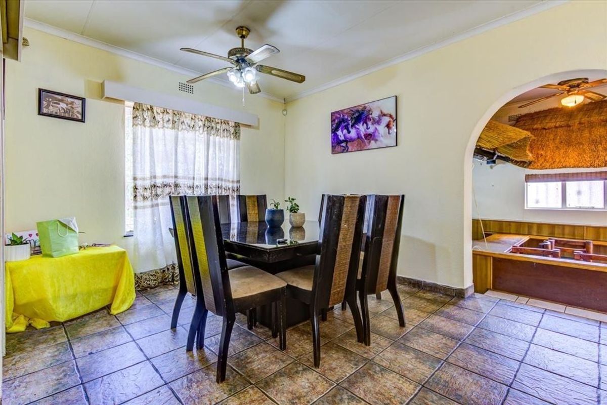 Spacious Family Home with Study and Double Garage - Photo 3