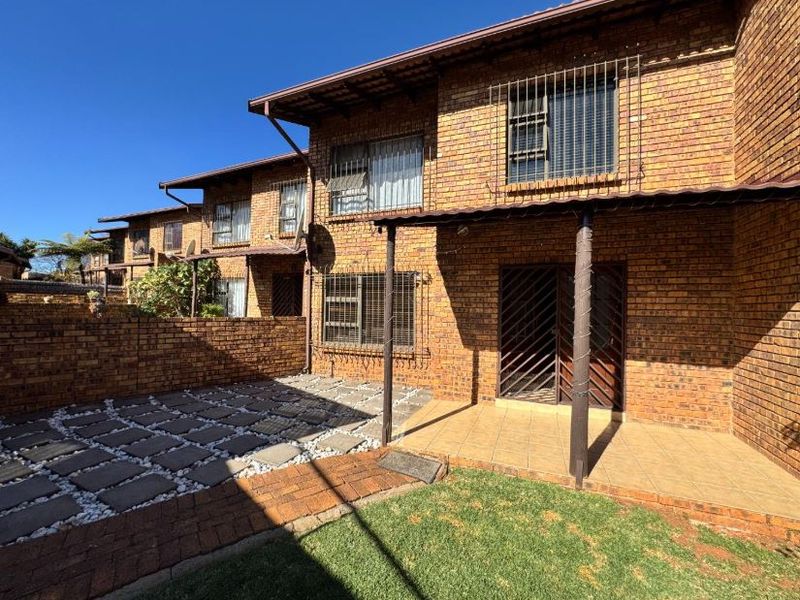 Welcome to Comfort, Style, and Security – A Modern Pet-Friendly Duplex Just Minutes from Eden Glen and Edenvale! - Photo 2