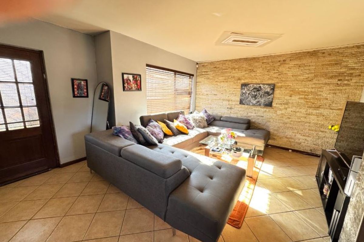 Welcome to Comfort, Style, and Security – A Modern Pet-Friendly Duplex Just Minutes from Eden Glen and Edenvale! - Photo 4
