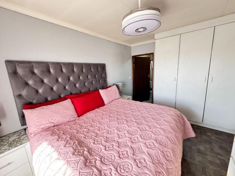 Welcome to Comfort, Style, and Security – A Modern Pet-Friendly Duplex Just Minutes from Eden Glen and Edenvale! - Photo 10