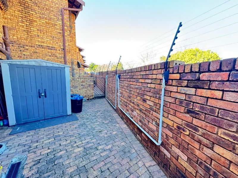 Welcome to Comfort, Style, and Security – A Modern Pet-Friendly Duplex Just Minutes from Eden Glen and Edenvale! - Photo 9