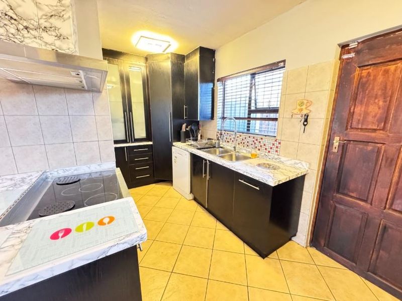 Welcome to Comfort, Style, and Security – A Modern Pet-Friendly Duplex Just Minutes from Eden Glen and Edenvale! - Photo 8