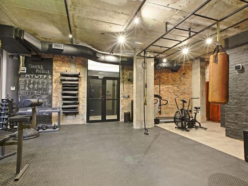 Fully Furnished Modern Studio Apartment In Sandton - Stay, Work & Experience! - Photo 5