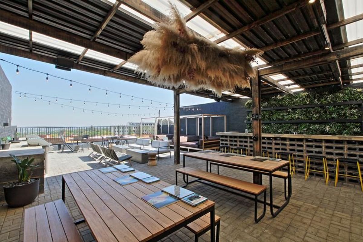 Fully Furnished Modern Studio Apartment In Sandton - Stay, Work & Experience! - Photo 4