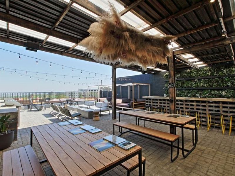 Fully Furnished Modern Studio Apartment In Sandton - Stay, Work & Experience! - Photo 4