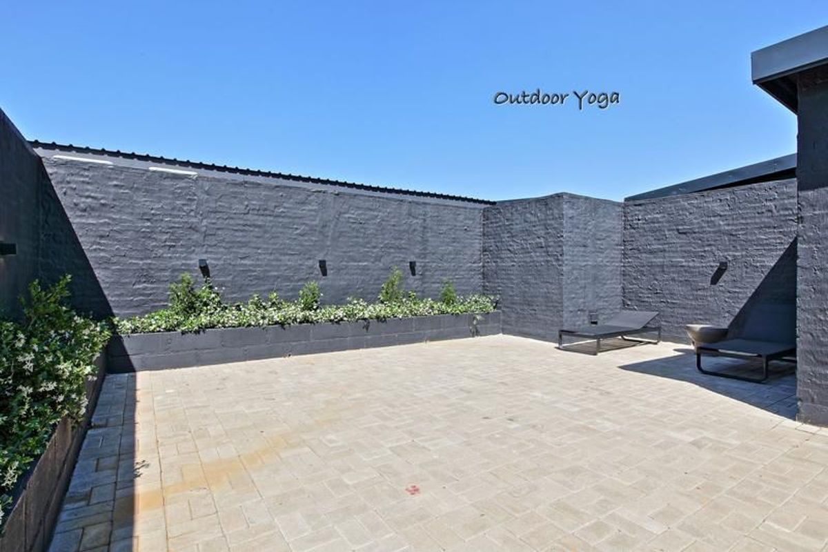 Fully Furnished Modern Studio Apartment In Sandton - Stay, Work & Experience! - Photo 3