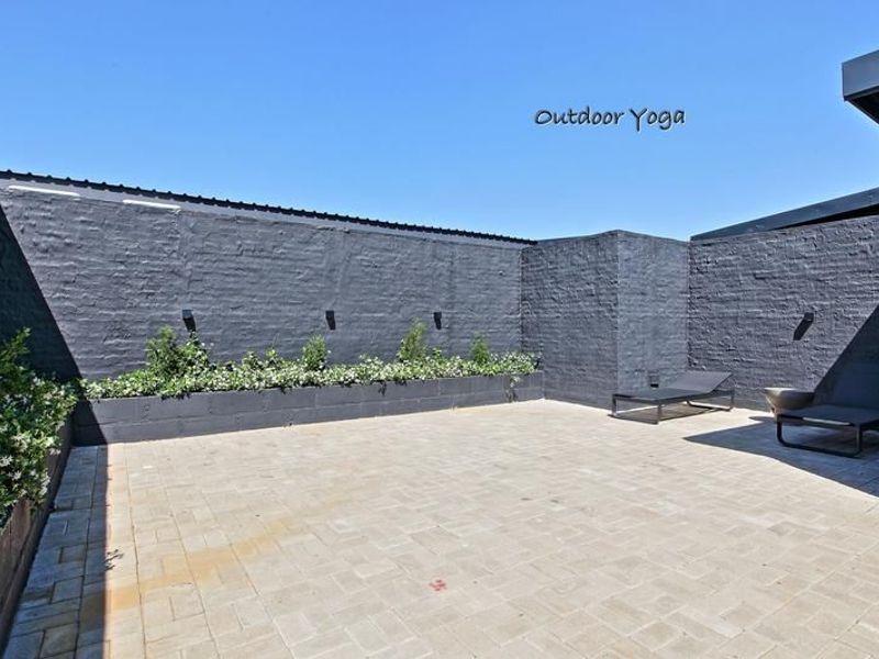 Fully Furnished Modern Studio Apartment In Sandton - Stay, Work & Experience! - Photo 3