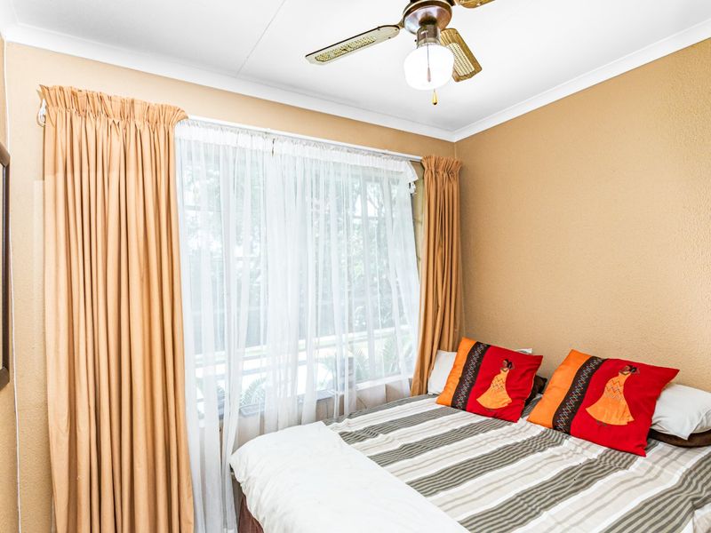 3 Bedroom, 1 Bathroom Home with Double Garage and Double Carport - Photo 10