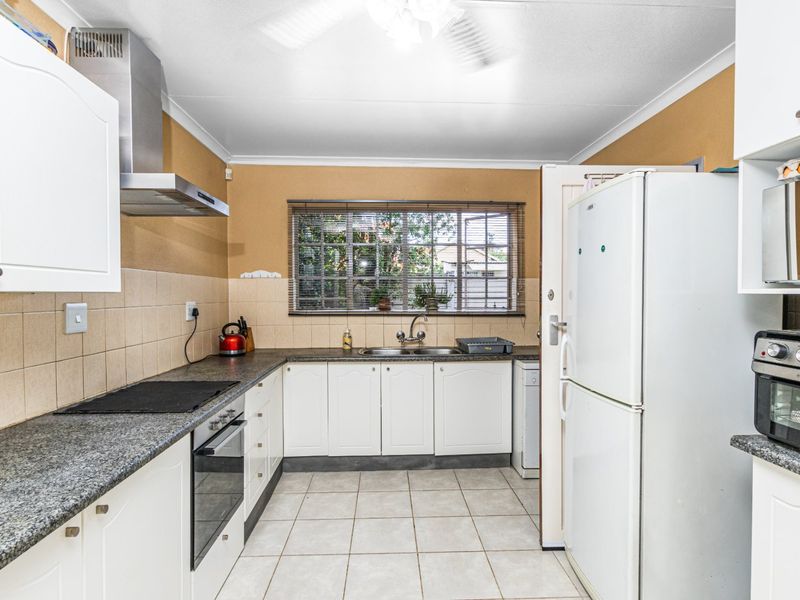 3 Bedroom, 1 Bathroom Home with Double Garage and Double Carport - Photo 8