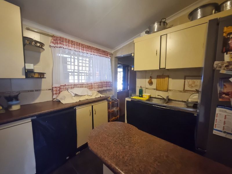 Charming 3-Bedroom Family Home for Sale – With Approved Plans for Expansion! - Photo 8