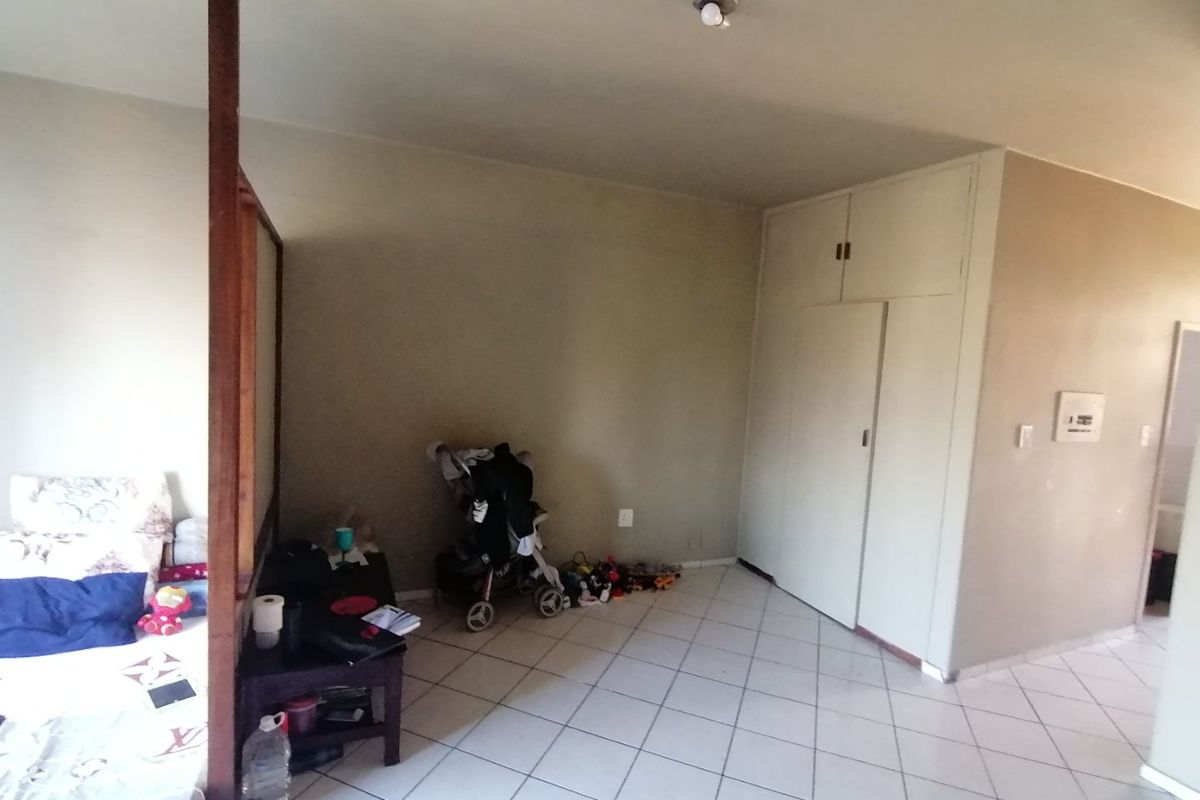 Bachelor Flat for Sale – Pretoria Central - Photo 2