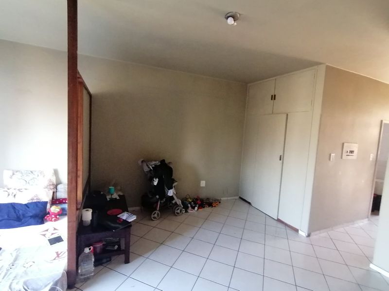 Bachelor Flat for Sale – Pretoria Central - Photo 2