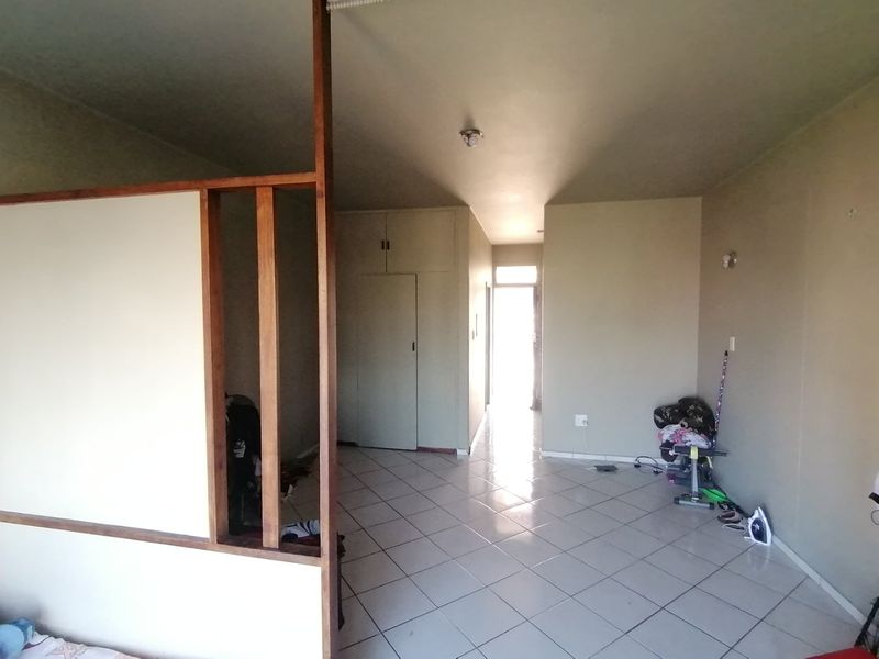 Bachelor Flat for Sale – Pretoria Central - Photo 9
