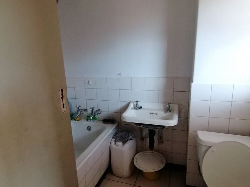 Bachelor Flat for Sale – Pretoria Central - Photo 7