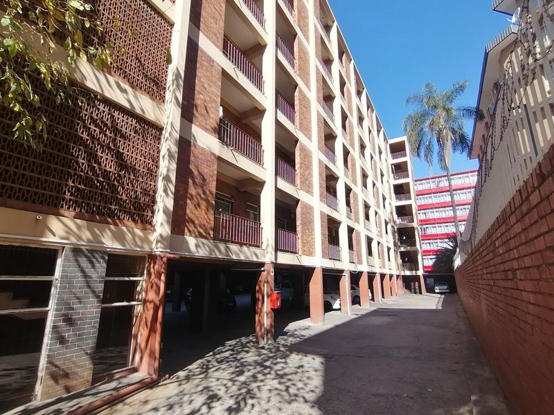 Bachelor Flat for Sale – Pretoria Central - Photo 6
