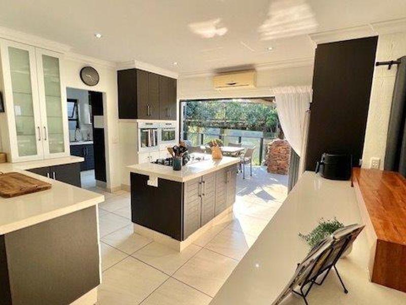 An Elegant Sanctuary In Shelly Beach’s Finest Eco Estate - Photo 9