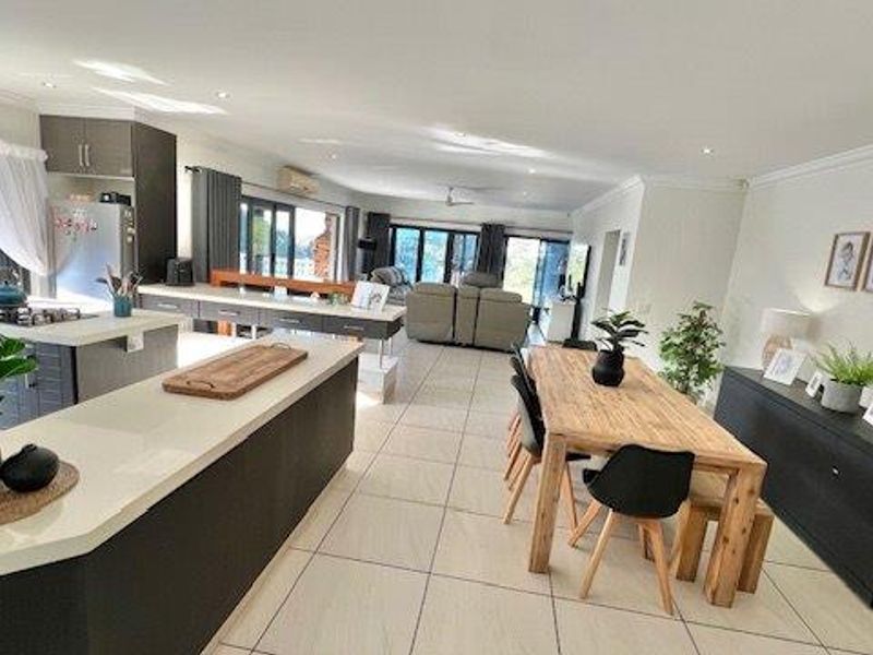 An Elegant Sanctuary In Shelly Beach’s Finest Eco Estate - Photo 6