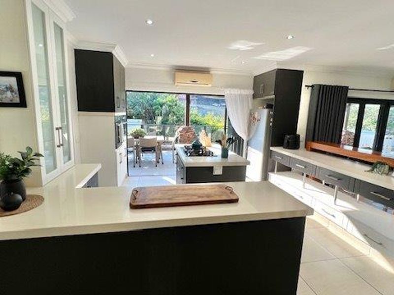 An Elegant Sanctuary In Shelly Beach’s Finest Eco Estate - Photo 7