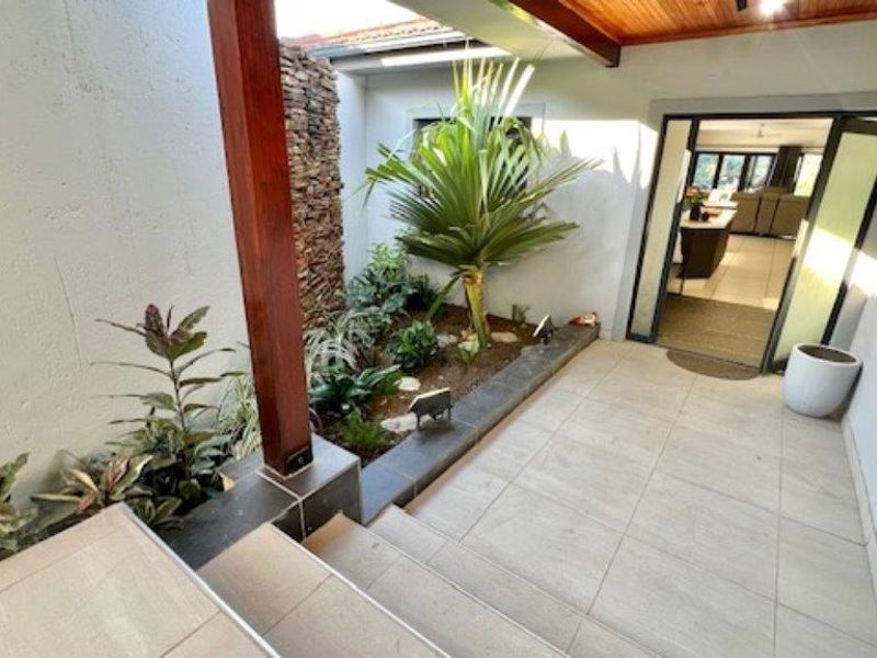 An Elegant Sanctuary In Shelly Beach’s Finest Eco Estate - Photo 3