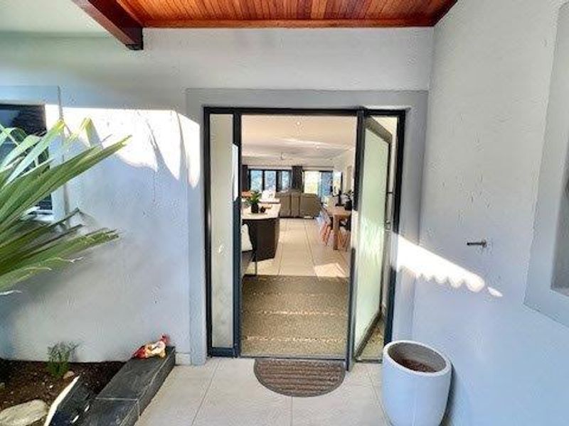 An Elegant Sanctuary In Shelly Beach’s Finest Eco Estate - Photo 4