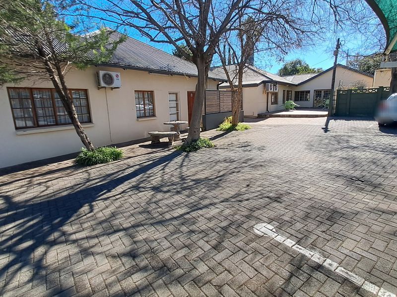 Four star guesthouse in Dan Pienaar, Bloemfontein - Photo 2
