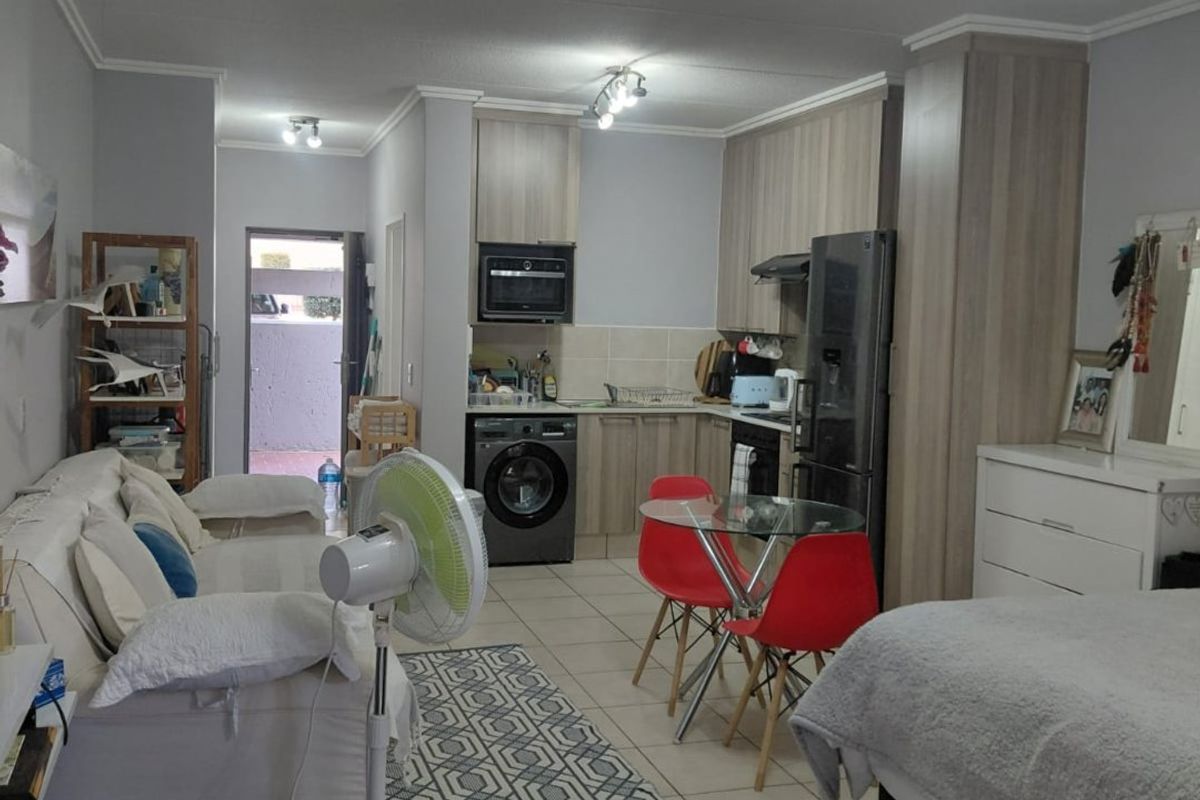 Prime Investment Opportunity - Stylish Studio in Secure Estate/Lonehill With Tenant - Photo 2