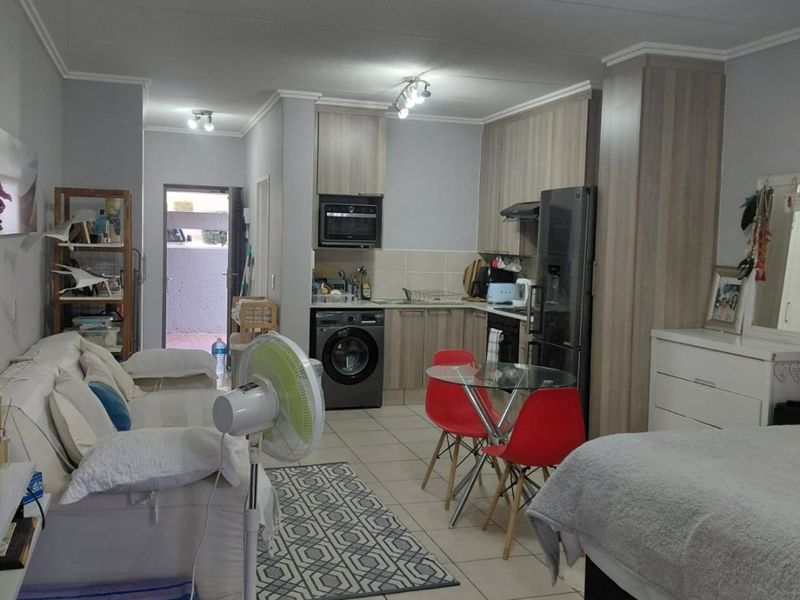 Prime Investment Opportunity - Stylish Studio in Secure Estate/Lonehill With Tenant - Photo 2