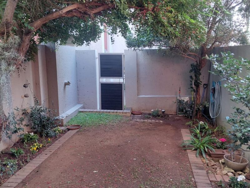Prime Investment Opportunity - Stylish Studio in Secure Estate/Lonehill With Tenant - Photo 7