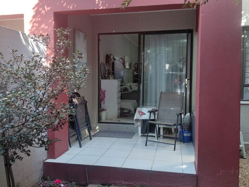 Prime Investment Opportunity - Stylish Studio in Secure Estate/Lonehill With Tenant - Photo 6