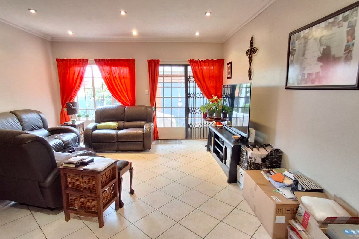 3 BED TOWNHOUSE FOR SALE MONTANA PARK - Photo 2